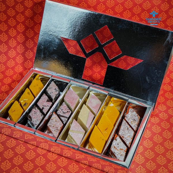 kaju様 Mix Kaju Katli - Tahoora Sweets & Bakery